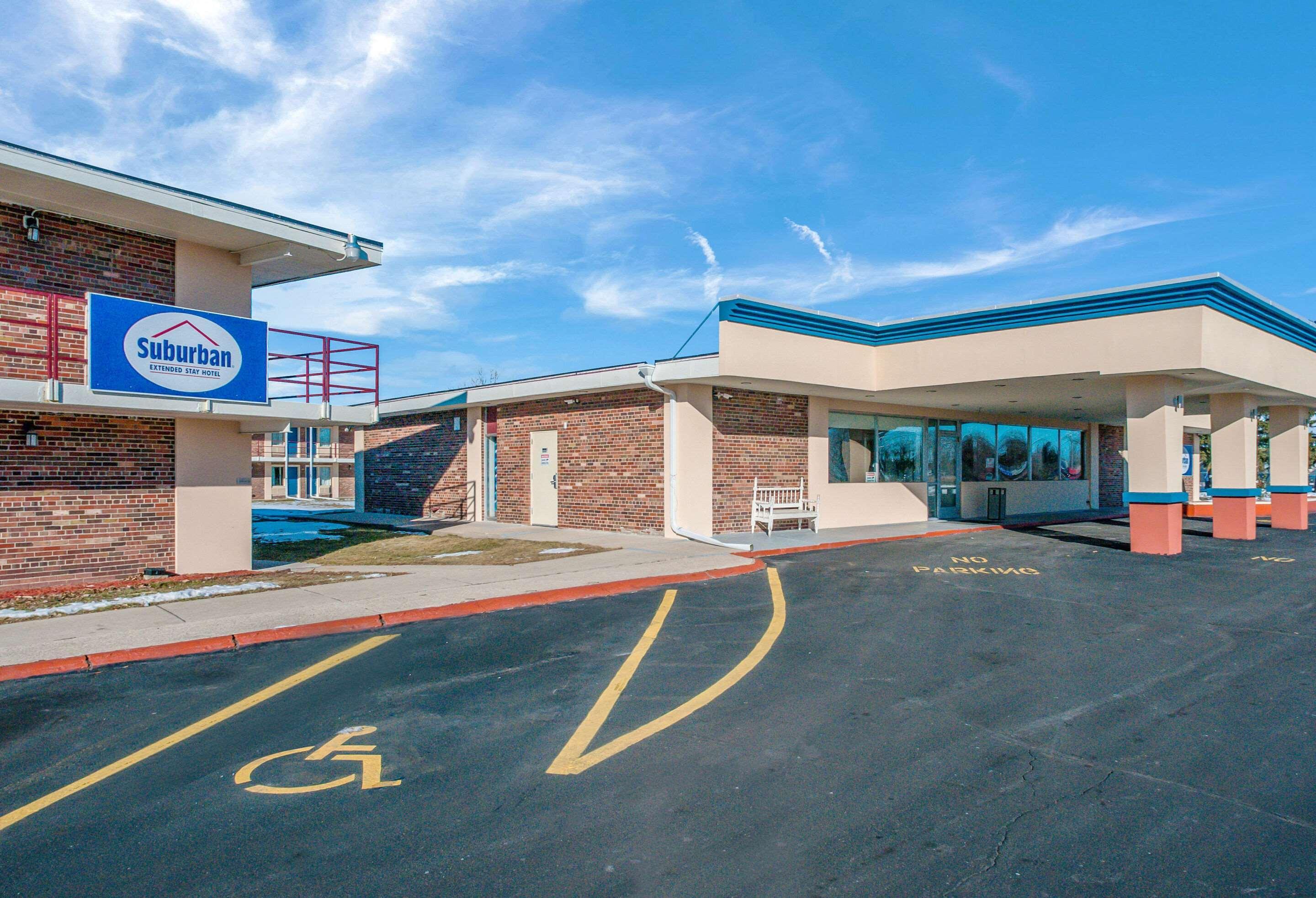 Suburban Studios Neenah Exterior foto