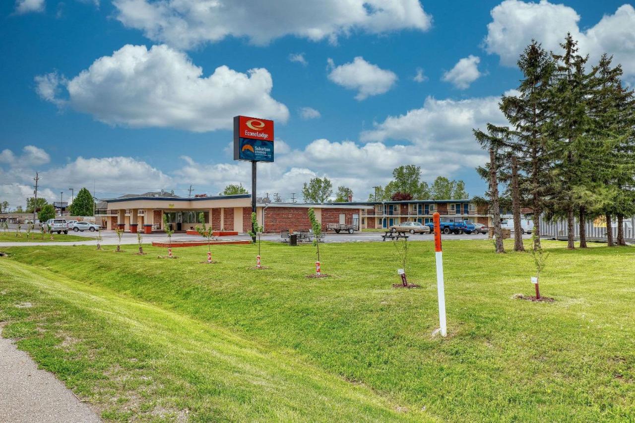 Suburban Studios Neenah Exterior foto